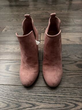 Women’s heel boots